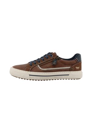 Bruna lädersneakers med marinblå snören, en sidodragkedja, vit gummisula och en strukturerad sula. Har en diskret logotyp på hälen.