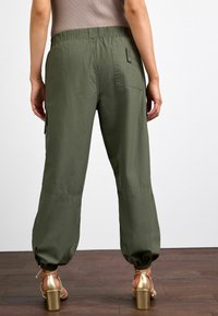 Next Cargobroek - green