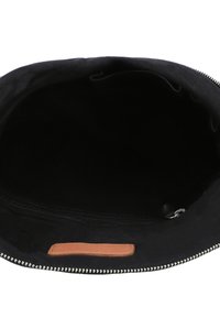 Gusti Leder GARDENIA - Axelremsväska - schwarz rindsleder