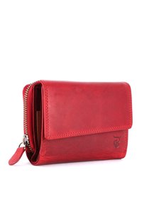 Billetera de cuero rojo con cierre de solapa y cremallera. Presenta una textura suave, costuras visibles y un logo en la parte delantera.