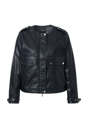 Schwarze Lederjacke mit rundem Ausschnitt, zwei Fronttaschen, Druckknopfverschlüssen und verstellbaren Manschetten. Glatte Textur mit minimalem Design. 