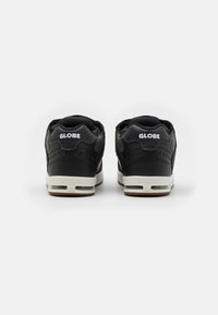 Globe SABRE - Trainers - black/combat