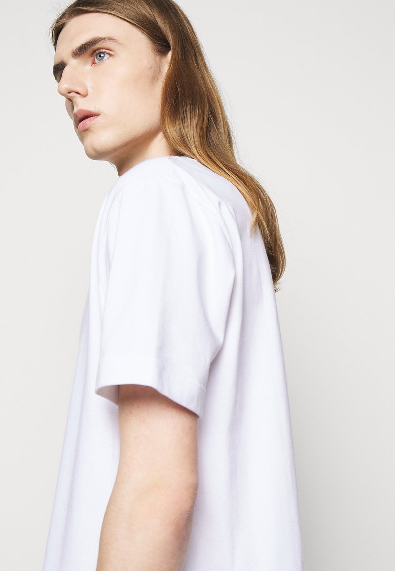 Herren T-shirts & Polos | Holzweiler HANGER TEE T-Shirt basic white/weiß - YD31233 Herren T-shirts & Polos | Holzweiler HANGER TEE T-Shirt basic white/weiß - YD31233