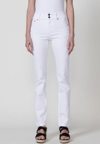 Baltas džinsus ar izšūtām ziedu zīmēm priekšpusē, pieguļošs dizains, augsta jostasvieta un divu pogu aizdare.