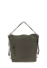 Sac fourre-tout en nylon vert avec une large ouverture, une poche zippée à l'avant et des bretelles réglables. Texture lisse avec des détails matériels minimaux.