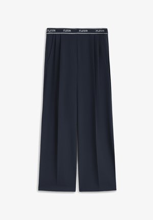 Tmavě modré široké kalhoty z měkké látky s žehleným designem, vybavené bočními kapsami a kontrastním elastickým pasem s nápisem "FLEUR".