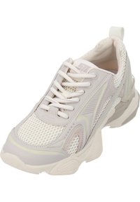 Baskets de sport gris clair avec des panneaux en mesh, lacets blancs, bout arrondi et semelle en caoutchouc texturée. Présente un design d'accent en jaune doux.