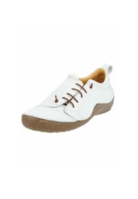 Witte leren casual schoen met bruine veters, rubberen zool, gestikte accenten en een aantreklus aan de hiel. Rond neuzenontwerp.