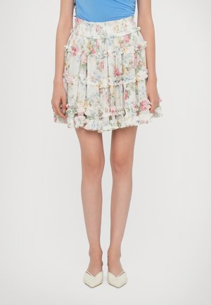 Floral tiered rok met ruches, pastelkleuren en een elastische tailleband. De stof is lichtgewicht met een delicate textuur.