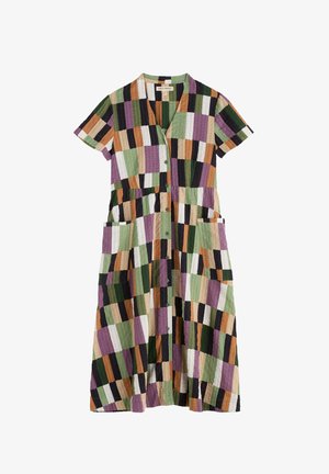 Knopen-front korte mouwen jurk met grote opgestikte zakken, met een meerkleurig geruit patroon in groen, paars, zwart, oranje en beige.
