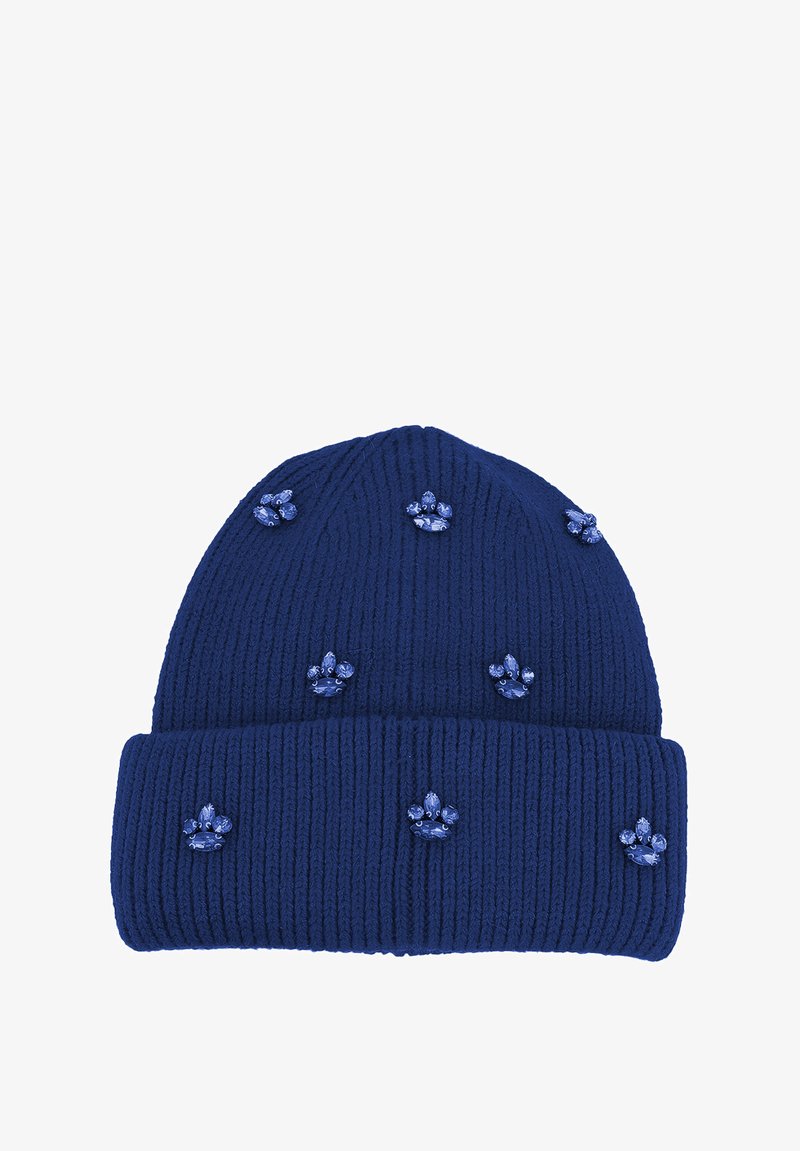 Cappello di lana blu navy con texture a coste, decorato da impronte di zampa in pietre preziose blu sparse sul tessuto e con un risvolto nella parte inferiore.
