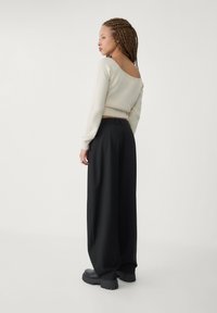Stradivarius SMART BAGGY WITH SEAM DETAIL  - Pantalon classique - black