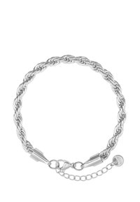 Bracelet tordu en métal argenté, doté d'un fermoir sécurisé et d'une chaîne ajustable. Texture lisse avec des embouts cylindriques et un petit pendentif décoratif.