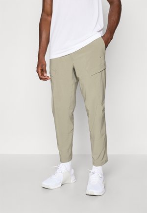 Nike Performance PANT ALT CARGO - Outdoor trousers - light army/black