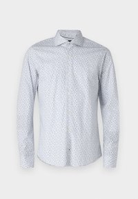 Lange mouw shirt in lichtblauwe stof met een klein bloemenpatroon in donkerblauw en subtiele witte accenten; klassieke kraag en knoopsluiting.