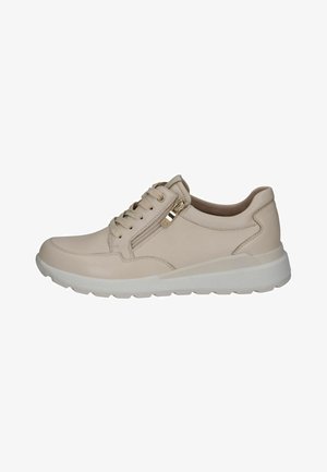 Sneakers beige con tomaia in pelle liscia, chiusura con lacci e cerniera laterale, suola bianca ammortizzata, dettagli di cuciture discrete.
