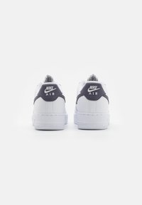 Nike Sportswear AIR FORCE 1 07 NEXT NATURE - Tenisice - white/dark raisin
