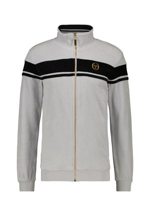 Hellgraue Zip-Jacke mit hohem Kragen, schwarzem Velours-Streifen über der Brust und goldfarbener Logo-Akzent. Gerippte Bündchen und Saum.