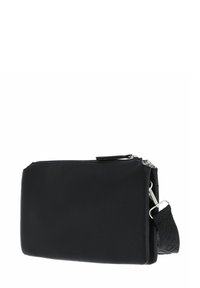 Sac en cuir noir en bandoulière avec une texture lisse, fermeture éclair et une sangle réglable ornée d'un motif.