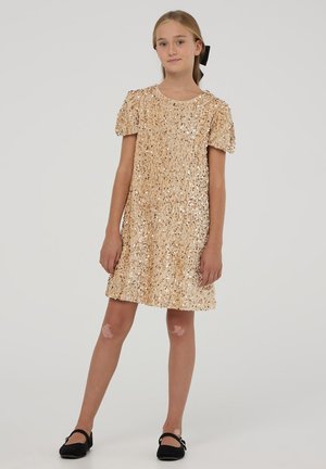 Abito oro con paillettes, maniche a palloncino corte, scollatura rotonda e gonna svasata. Il tessuto ha una texture liscia con riflessi scintillanti.
