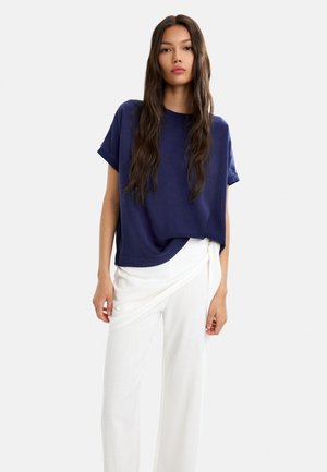 - T-shirt basic