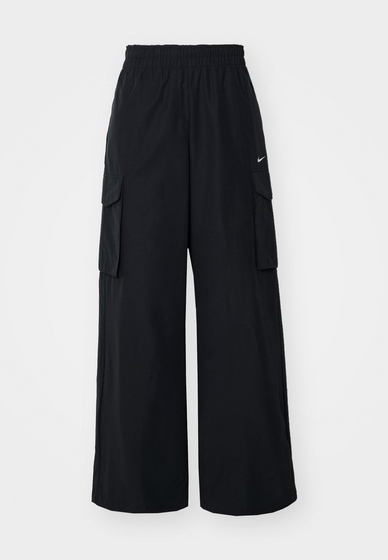 Schwarze Cargo-Hosen aus leichtem Material mit einem weiten Beinschnitt, einem elastischen Bund und zwei Seitentaschen. Nike-Logo auf der Vorderseite.