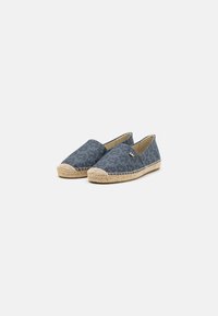 MICHAEL Michael Kors KENDRICK SLIP ON - Auduma kurpes - admiral