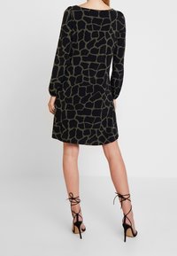 Wallis Vestido informal - khaki