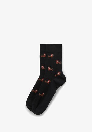 Schwarze Socken mit wiederholtem Dackelmuster, die rote Hüte tragen. Aus weichem Material gefertigt, mit glatter Textur und Standard-Sockenform.