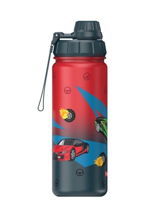 Rote und schwarze Sport-Wasserflasche mit strukturierter Oberfläche, die bunte Auto-Grafiken, Flammen und Reifenspuren zeigt, Kappe mit Tragegriff.