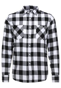 Camicia di flanella a scacchi bianco e nero con design a bottoni, due tasche sul petto e maniche lunghe. Presenta un colletto e una chiusura a bottoni.