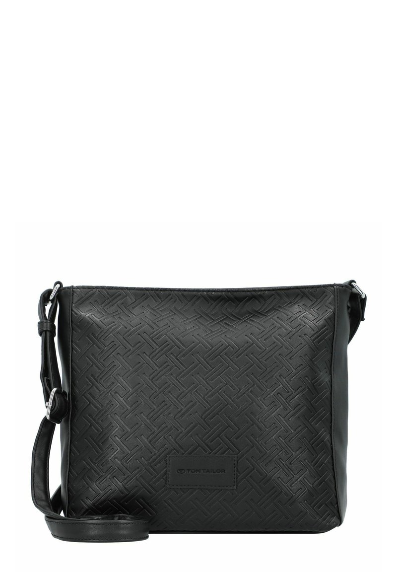 Bolso bandolera negro hecho de material sintético texturizado con un patrón geométrico. Cuenta con una correa larga ajustable y un parche con el logo.
