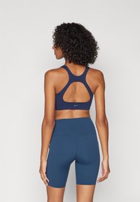 Nike Performance BRA - Sujetadores deportivos con sujeción media - obsidian/white