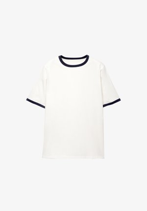 Hvid T-shirt med en rund marineblå krave og marineblå detaljer på de korte ærmer; lavet af blødt, glat stof med en afslappet pasform.