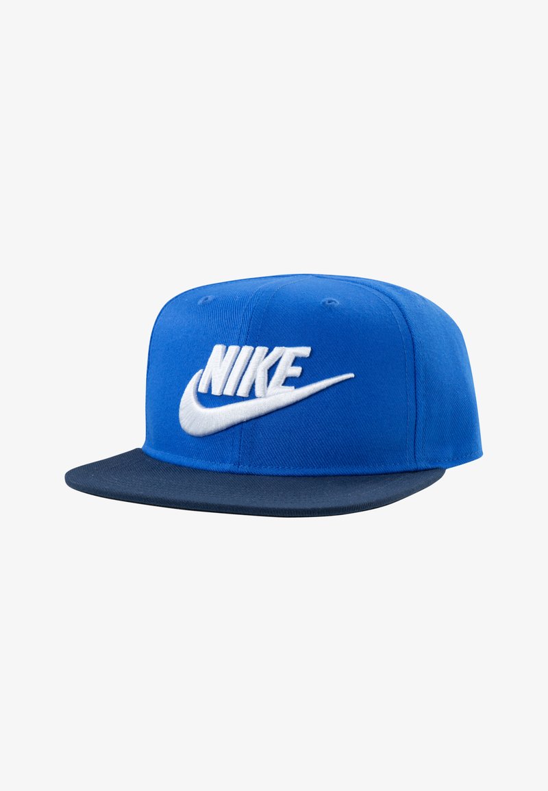 Blaues Cap mit einem kontrastierenden, dunkelblauen Schirm. An der Vorderseite mit einem gestickten weißen Nike-Logo. Der Stoff ist strukturiert und glatt.