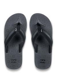 Chinelles noires avec des semelles texturées grises et des lanières noires, présentant un léger design en V et un détail de logo subtil sur la lanière.