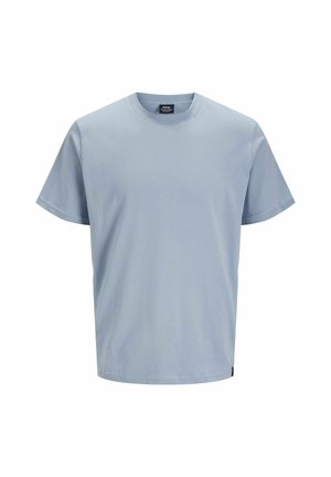 Šviesiai mėlynas medvilninis marškinėliai su klasikiniais apvaliais kaklais, trumpomis rankovėmis ir laisvu siluetu. Su subtiliu prekės ženklo etikete apvade.