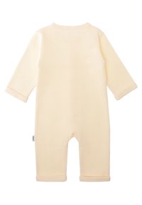 Cremfarbener Baby-Overall aus weichem Stoff, mit langen Ärmeln, umgeschlagenen Bündchen und einem runden Ausschnitt mit Druckknöpfen an den Beinen.