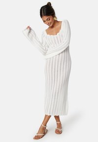 BOAT NECK STRUCTURE KNITTED DRESS - Abito in maglia - white