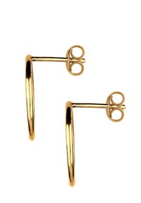 Guld hoop øreringe med en glat, reflekterende overflade og et tyndt design. Har en stiftlåsning og en dekorativ detalje bagpå.