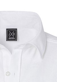 john devin KURZARM - Chemise - weiß