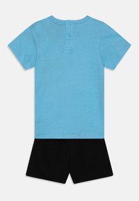 Champion ICONS TODDLER SHORT SLEEVE UNISEX SET - Shorts - light blue