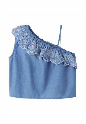 Niebieski krótki top na jedno ramię z ozdobnym obszyciem z ażurowej koronki i cienkim paskiem na prawej stronie.