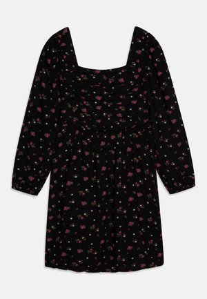 Robe noire à fleurs avec de longues manches bouffantes, décolleté carré et texture plissée. Présente de petites fleurs roses et blanches sur l'ensemble.