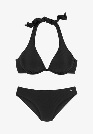 Crni bikini s teksturiranim završetkom. Gornji dio ima dizajn s visokim ovratnikom i nabranim vezicama, dok je donji dio klasičan,bikini u niskom struku.