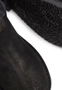 Pisamonas Botines bajos - black