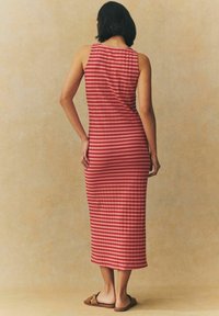 Next SQUARE NECK BUTTON DOWN COLUMN MIDI - Haljina od žerseja - pink red stripe