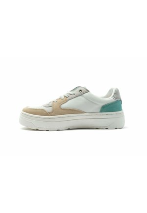- Sneakersy niskie