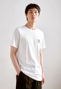 Lindbergh EMBROIDERY TEE - Tricou cu imprimeu - white
