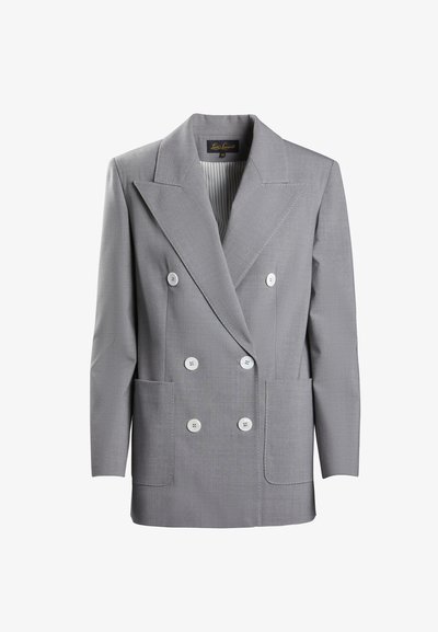 Dvigubos eilės pilka švarkas, pagamintas iš lengvos medžiagos. Jame yra didelės priekinės kišenės, baltos sagos ir notch tipo apykaklės su subtiliomis siuvimo detalėmis.